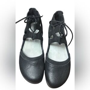 NAOT WOMENS Sz 8 FLATS BALLERINAS LACE UP LEATHER SHOES BLACK COLOR